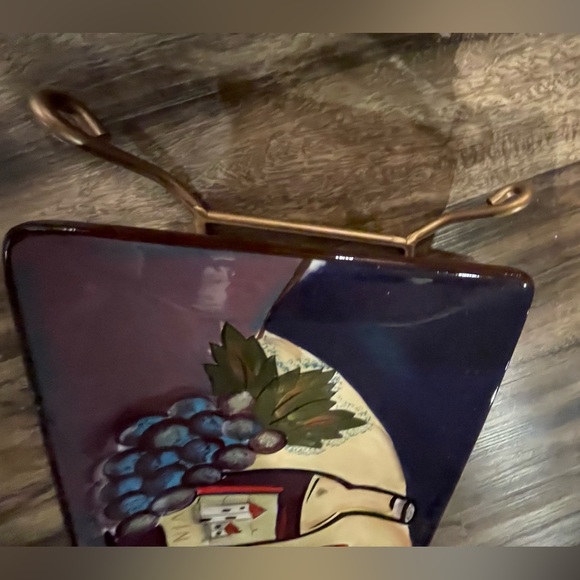 Hand painted Wine Connoisseur platter with stand new in box - Picture 4 of 6